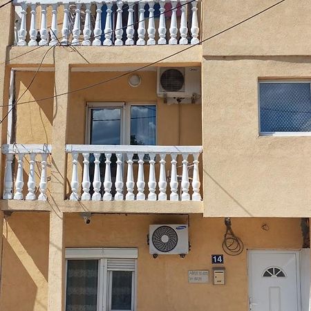 Airport Md Rooms 2 Belgrad Exterior foto