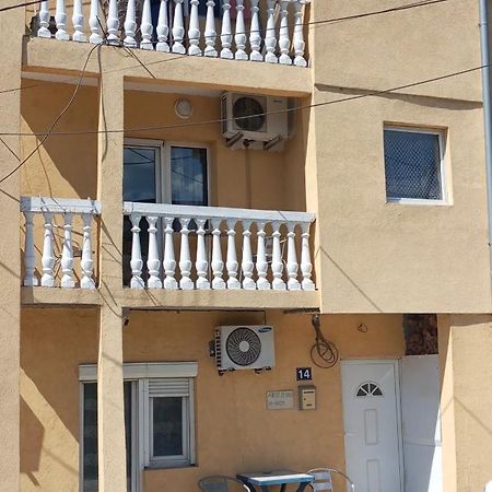 Airport Md Rooms 2 Belgrad Exterior foto